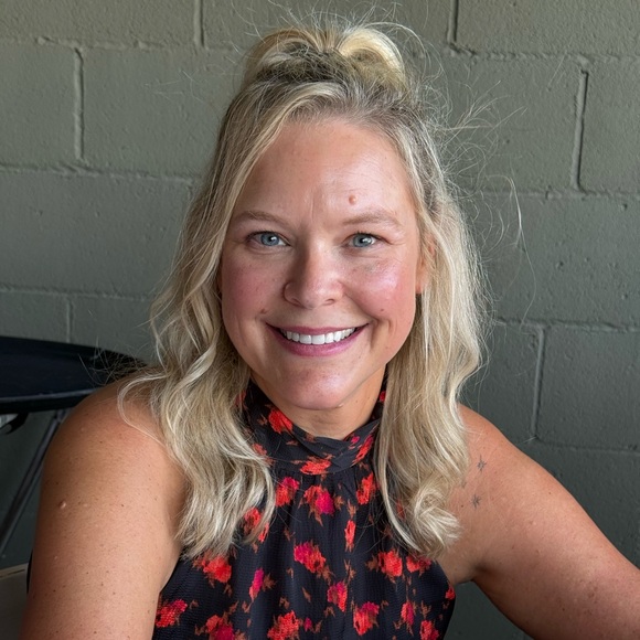 Meet your Posher, Laura - Picture 1 of 1